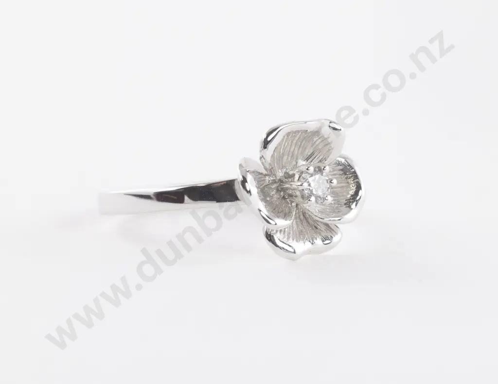 NZ Karen Walker 9ct White Gold Single Diamond Pansy Ring Image 1++