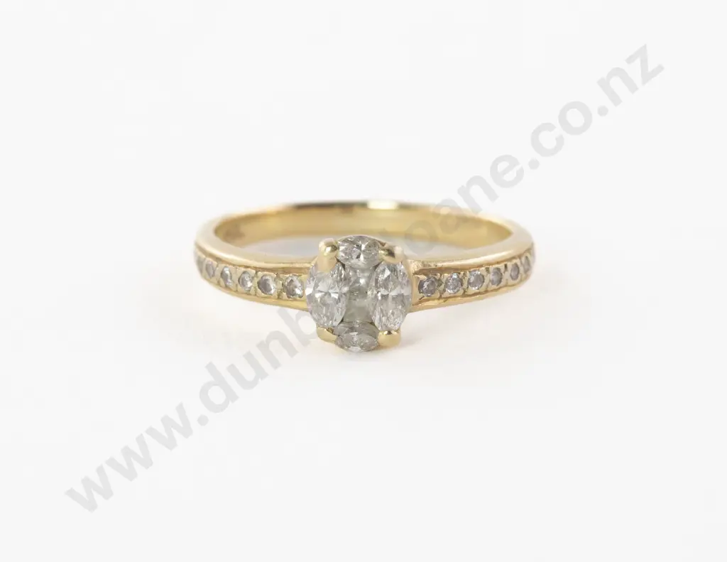 18ct 22Stone Diamond Cluster Ring Image 1++