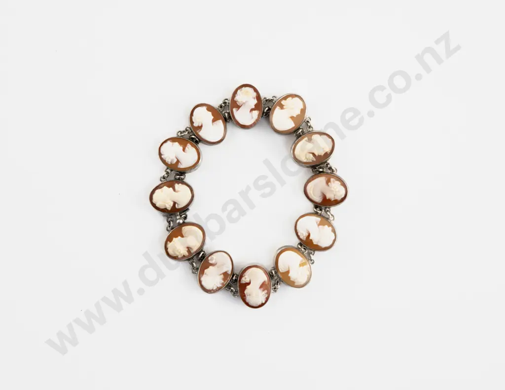 S/S Mounted Cameo Bracelet Image 1++