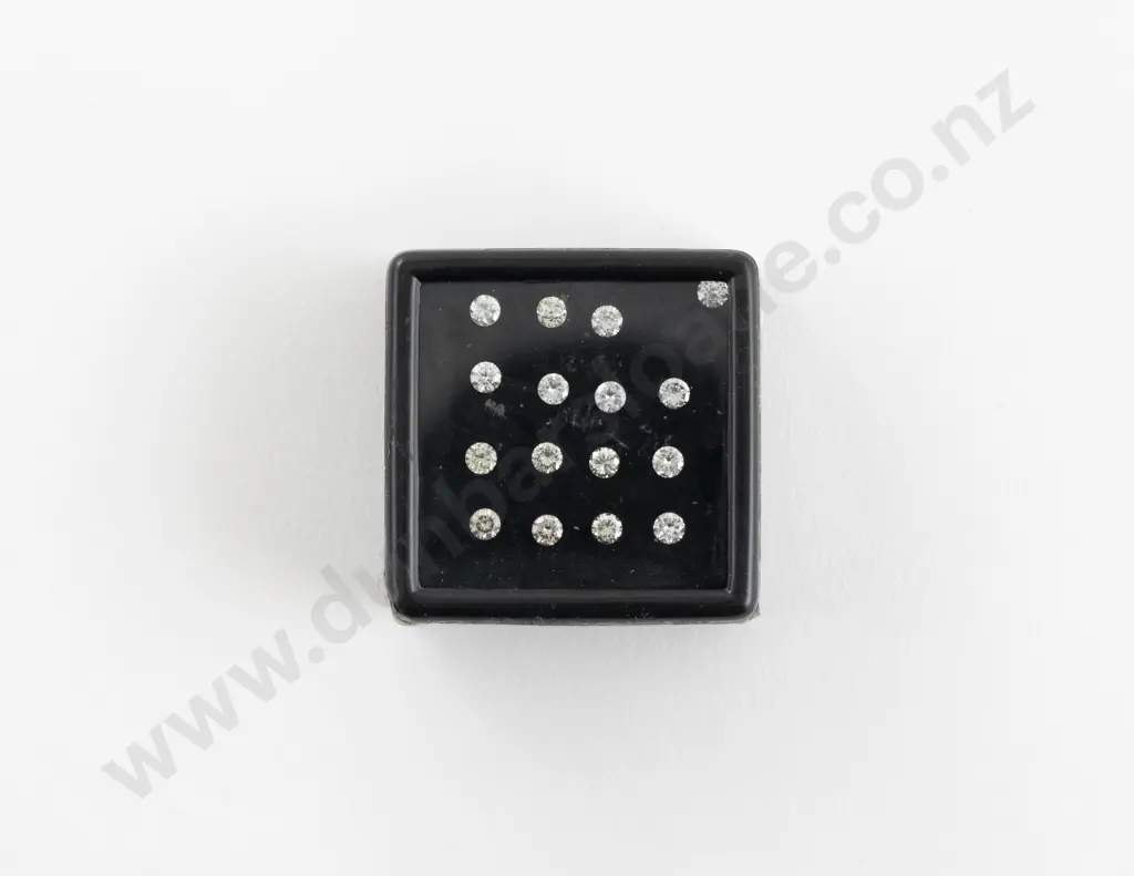 Quantity of Unmounted Diamonds Image 1++