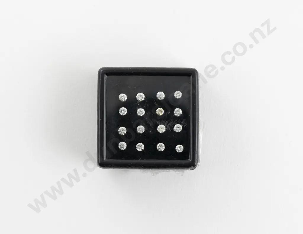 Quantity of Unmounted Diamonds Image 1++