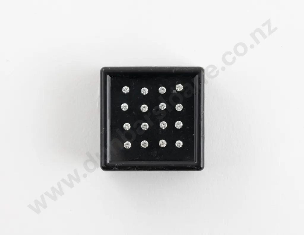 Quantity of Unmounted Diamonds Image 1++