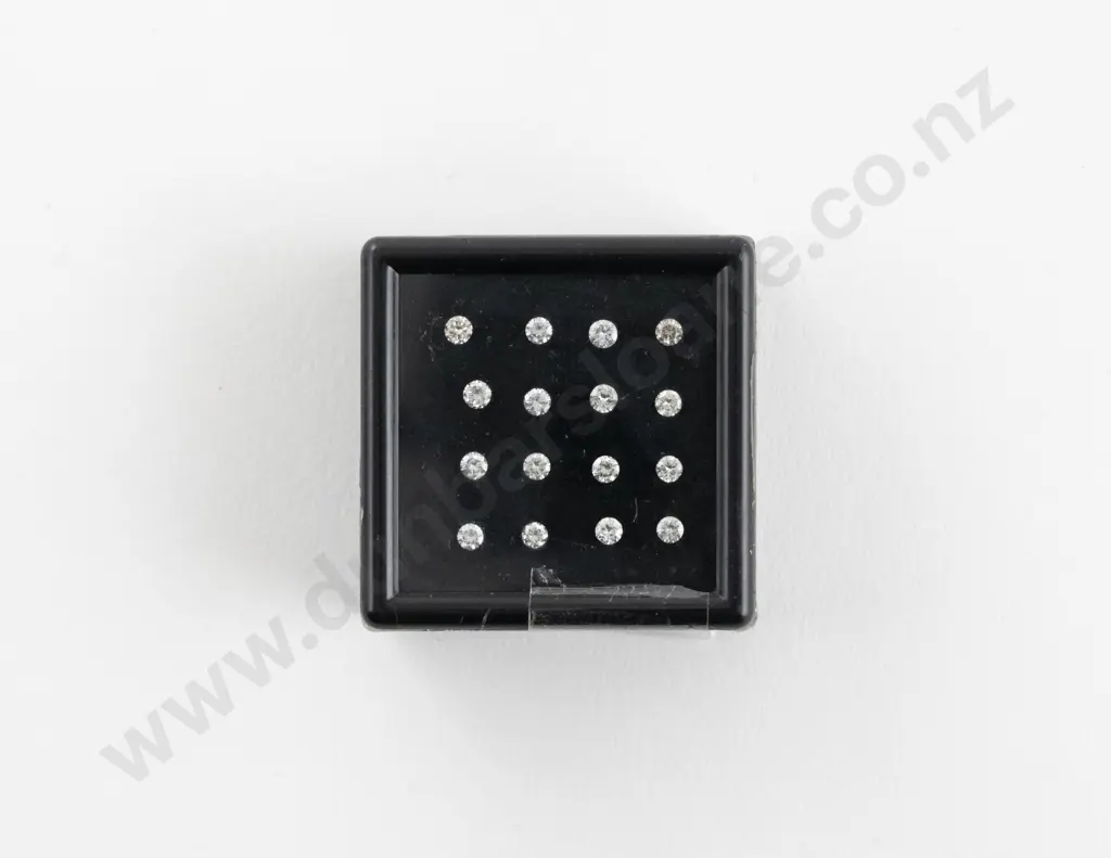 Quantity of Unmounted Diamonds Image 1++