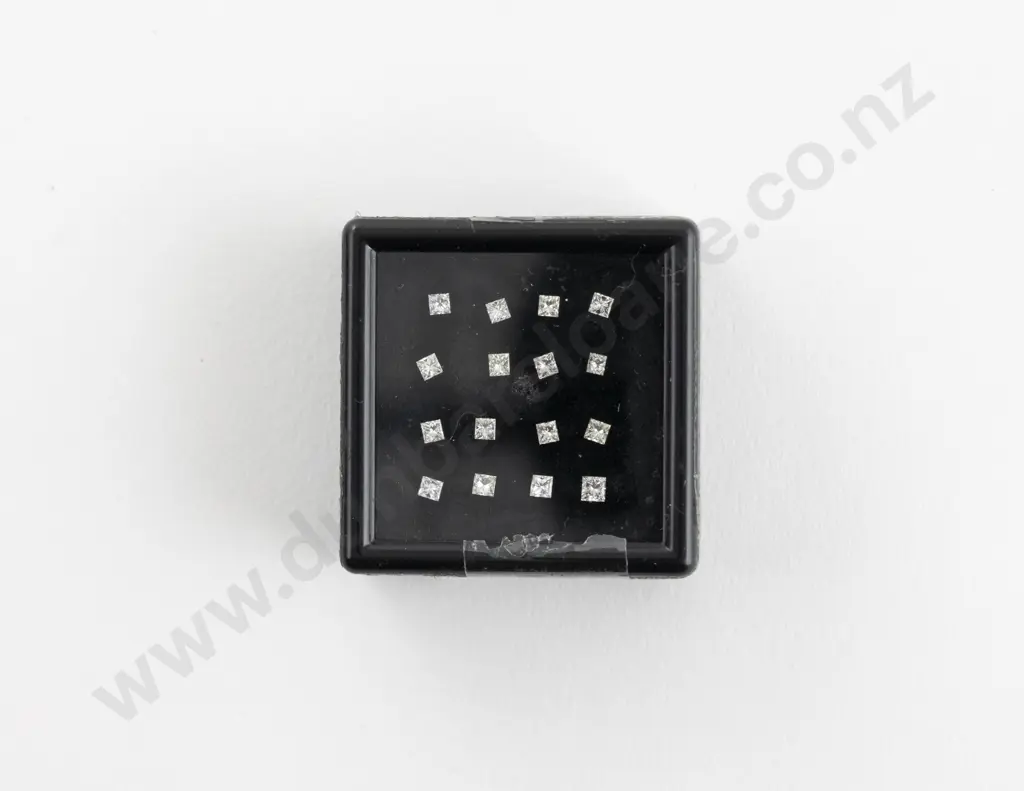 Quantity of Unmounted Diamonds Image 1++