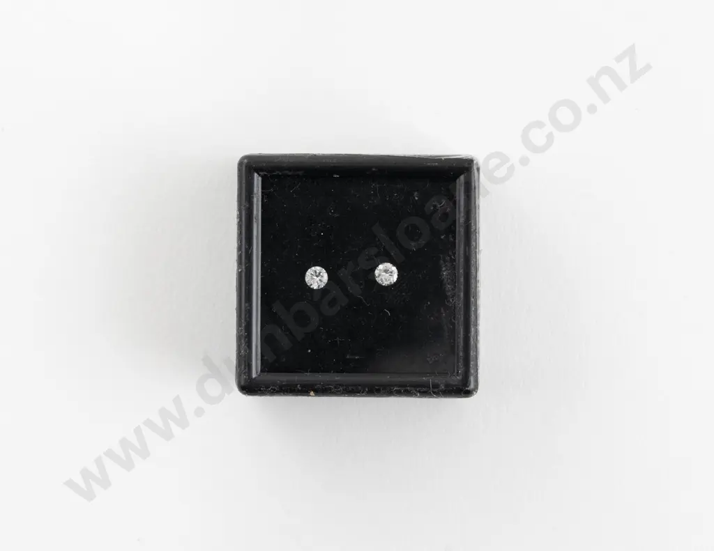 Quantity of Unmounted Diamonds Image 1++