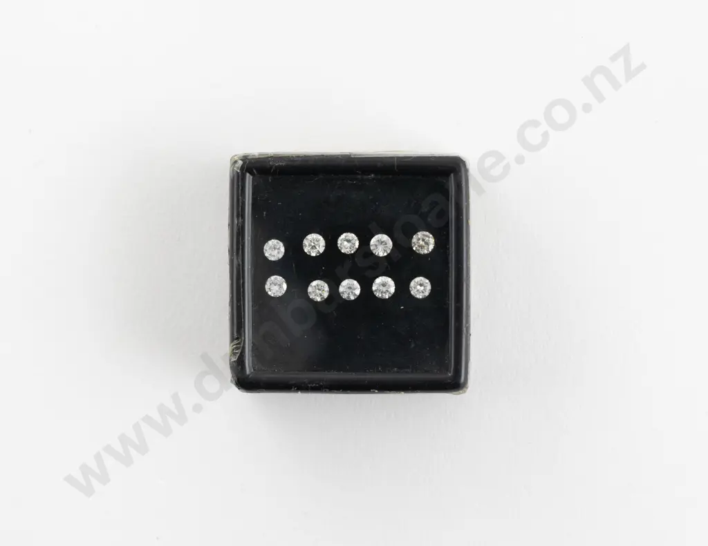 Quantity of Unmounted Diamonds Image 1++