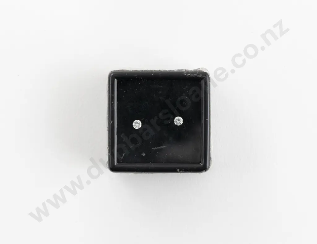 Quantity of Unmounted Diamonds Image 1++