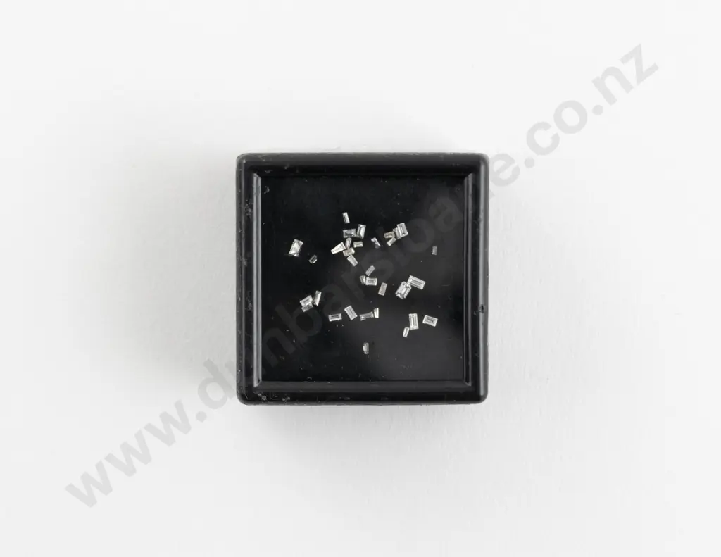 Quantity of Unmounted Diamonds Image 1++