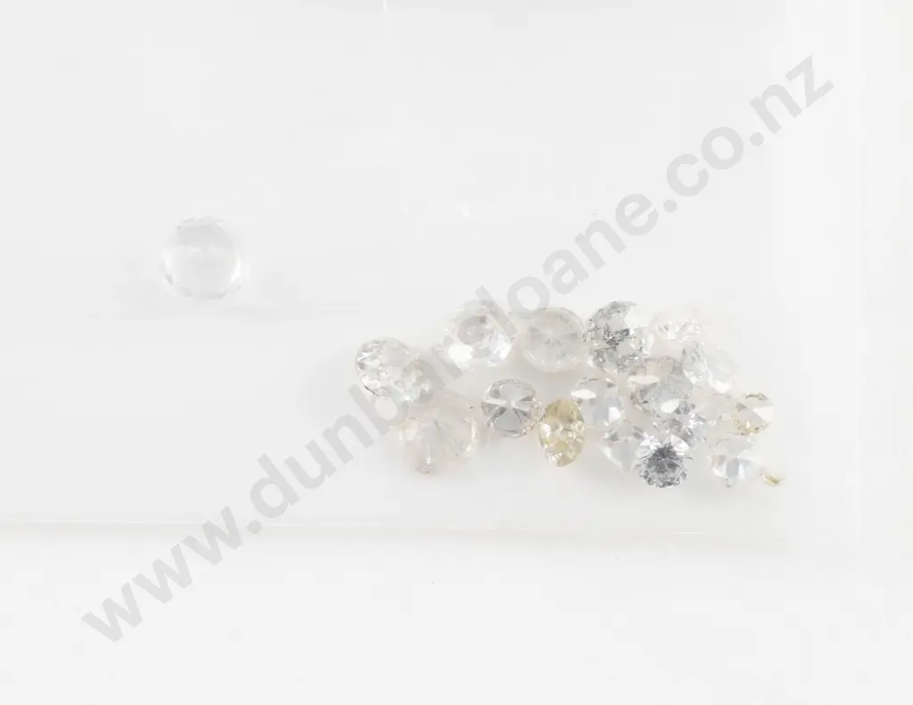Quantity of Unmounted Diamonds Image 1++