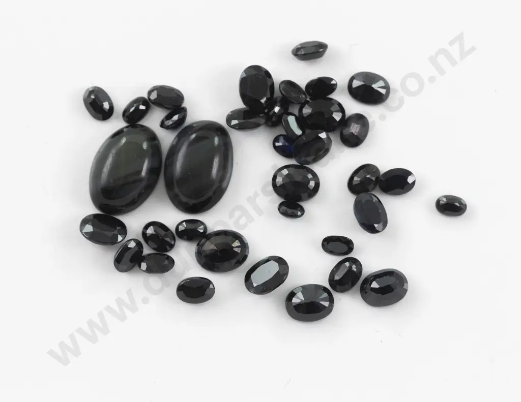 Quantity of Unmounted Natural and Synthetic Sapphire Gem Stones Image 1++