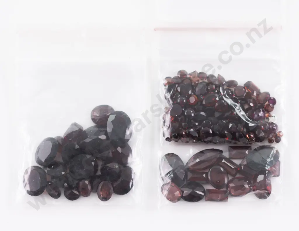 Quantity of Unmounted Garnets Image 1++
