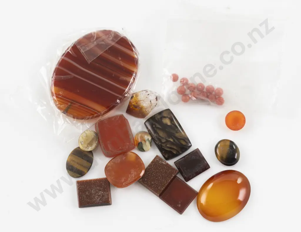 Quantity of Various Unmounted Stones and Oval Carnelian Panel Image 1++
