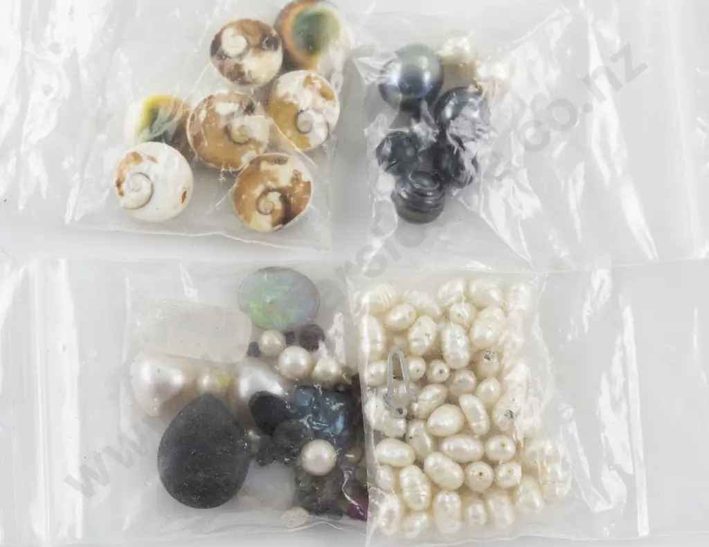 Quantity of Assorted Loose Pearls and Cat's Eye Shells Image 1++