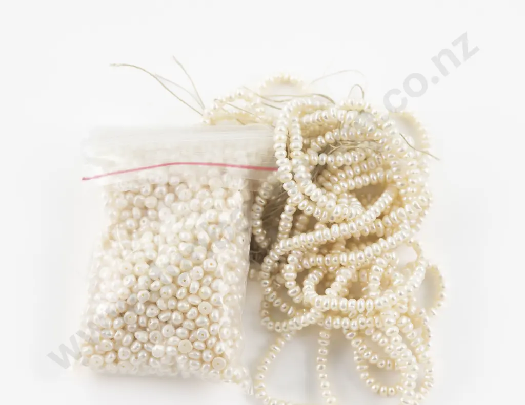 Quantity of Semi Strung Pearls and Loose Pearls Image 1++