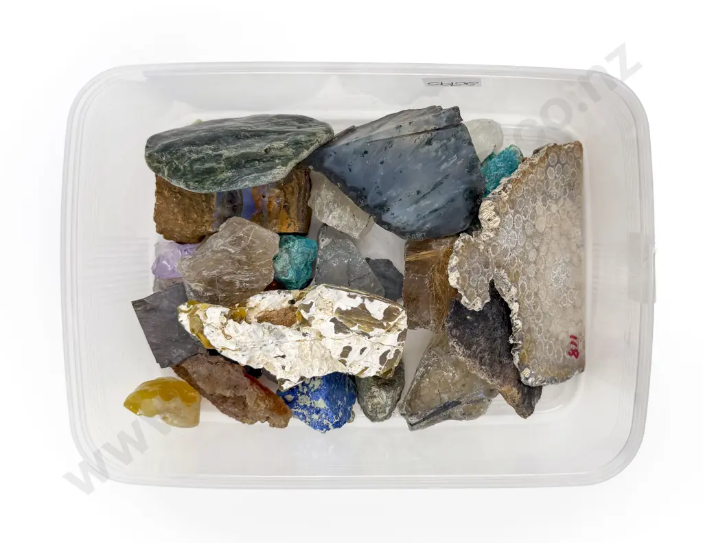 Quantity of Assorted Rocks incl Crystals & Agates Image 1++