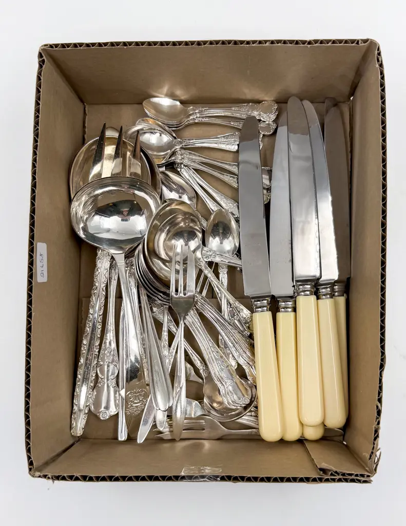 Quantity of Assorted S/P Cutlery Image 1++