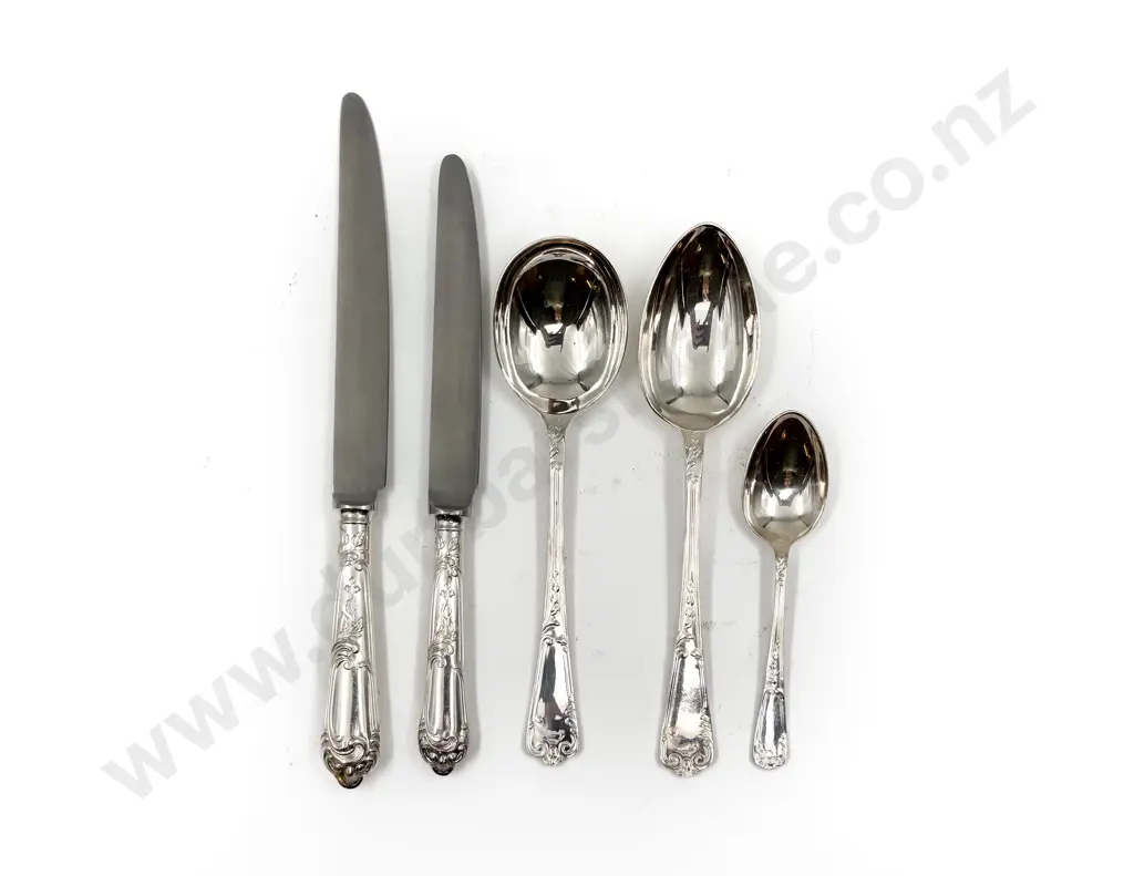 Walker & Hall Eight Place Setting Cutlery Set Image 1++