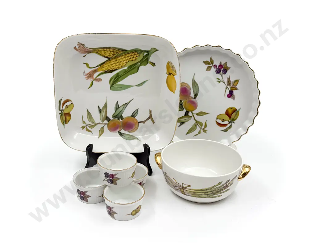 Small Quantity Royal Worcester "Evesham" Dinnerware Image 1++