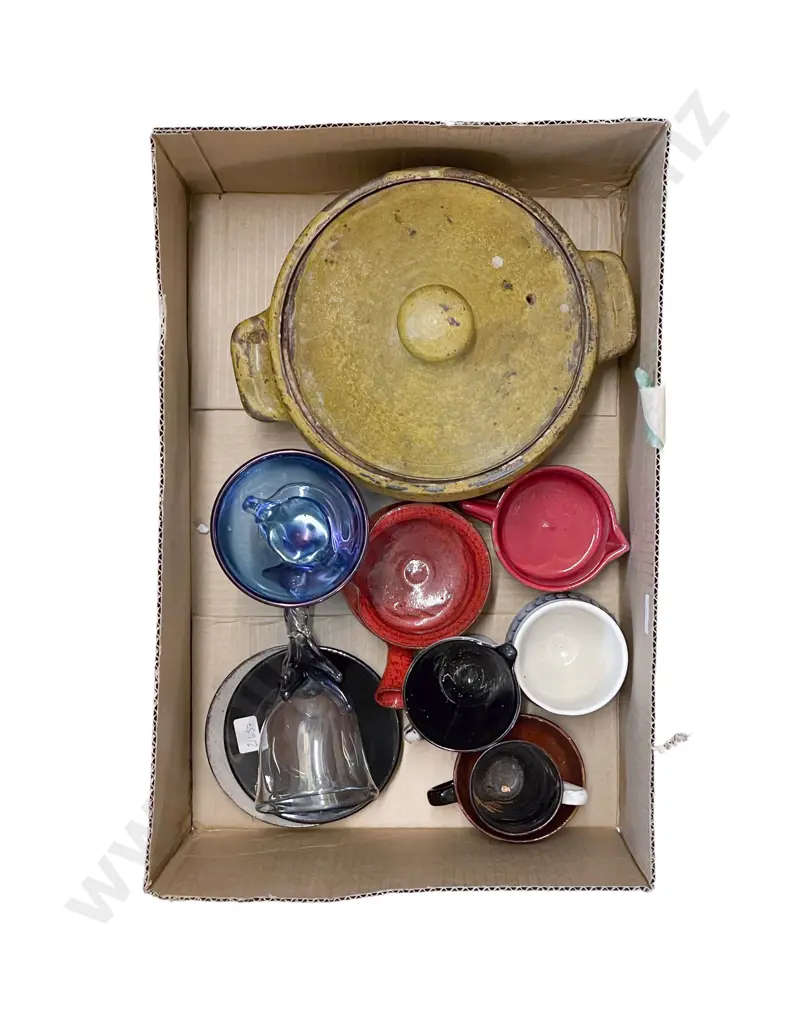 NZ Pottery Lidded Casserole & Assorted Image 1++