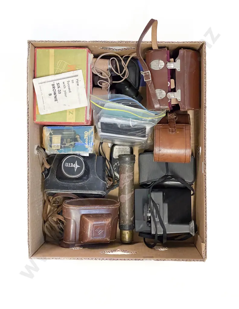 Box Quantity Vintage Cameras & Equipment Image 1++