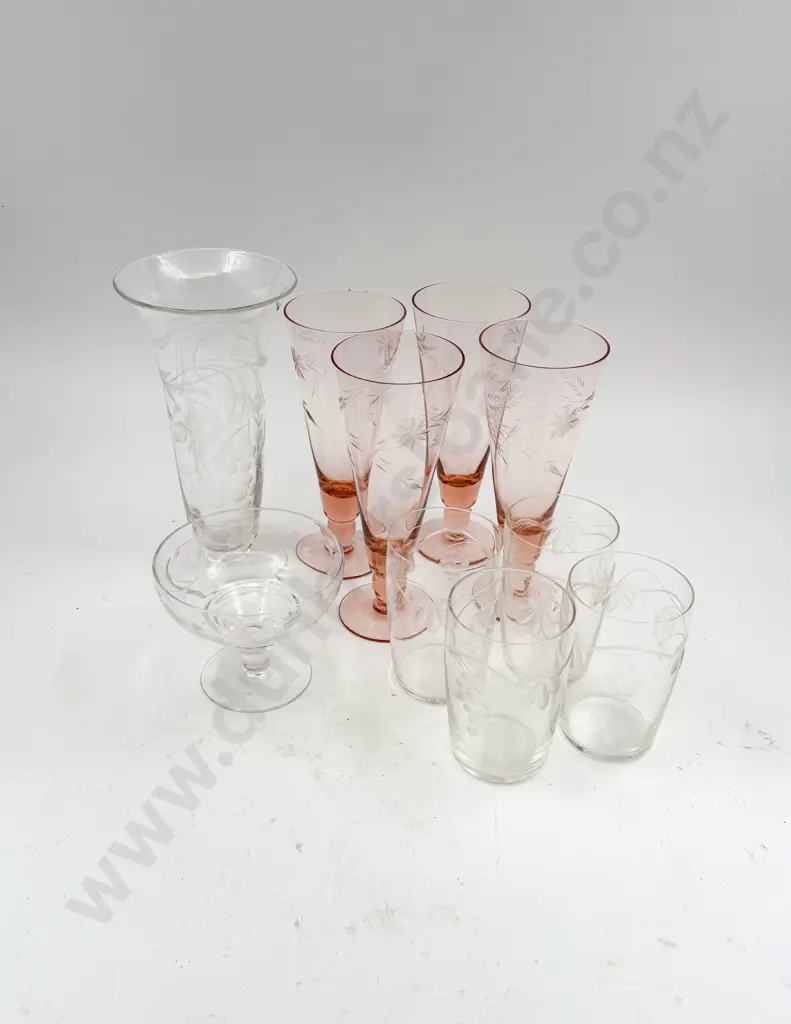 Small Selection of Mid Century Glass & Crystal Image 1++