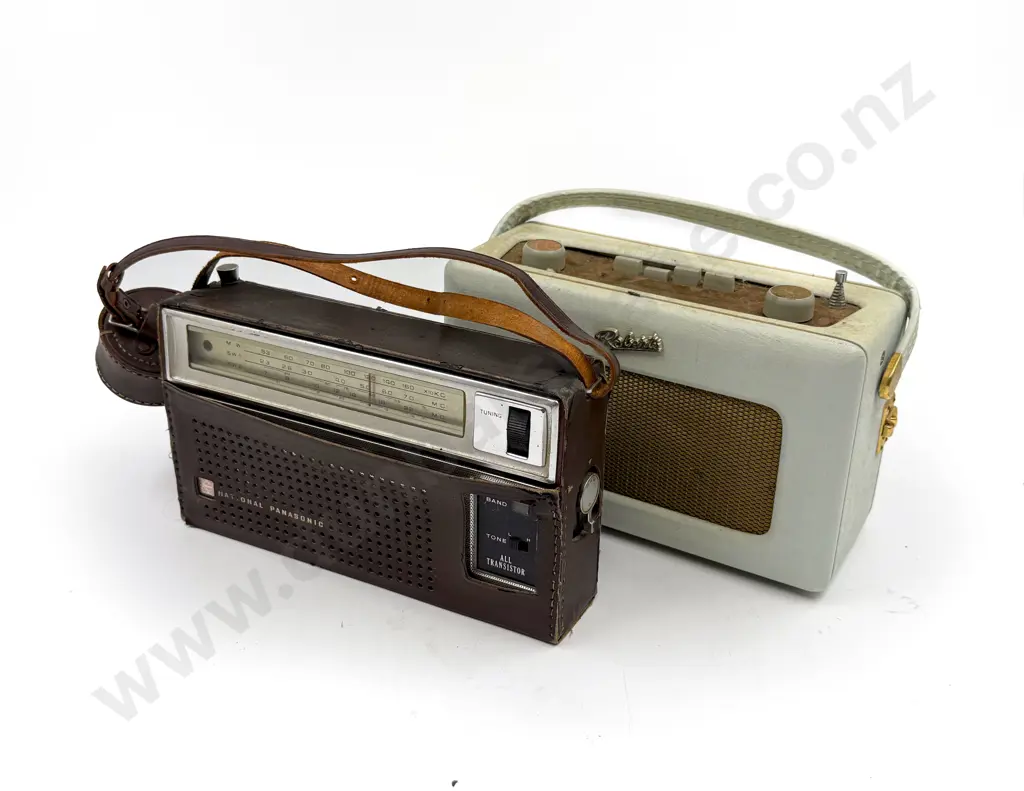 Vintage Roberts Radio & Panasonic Transistor Radio Image 1++