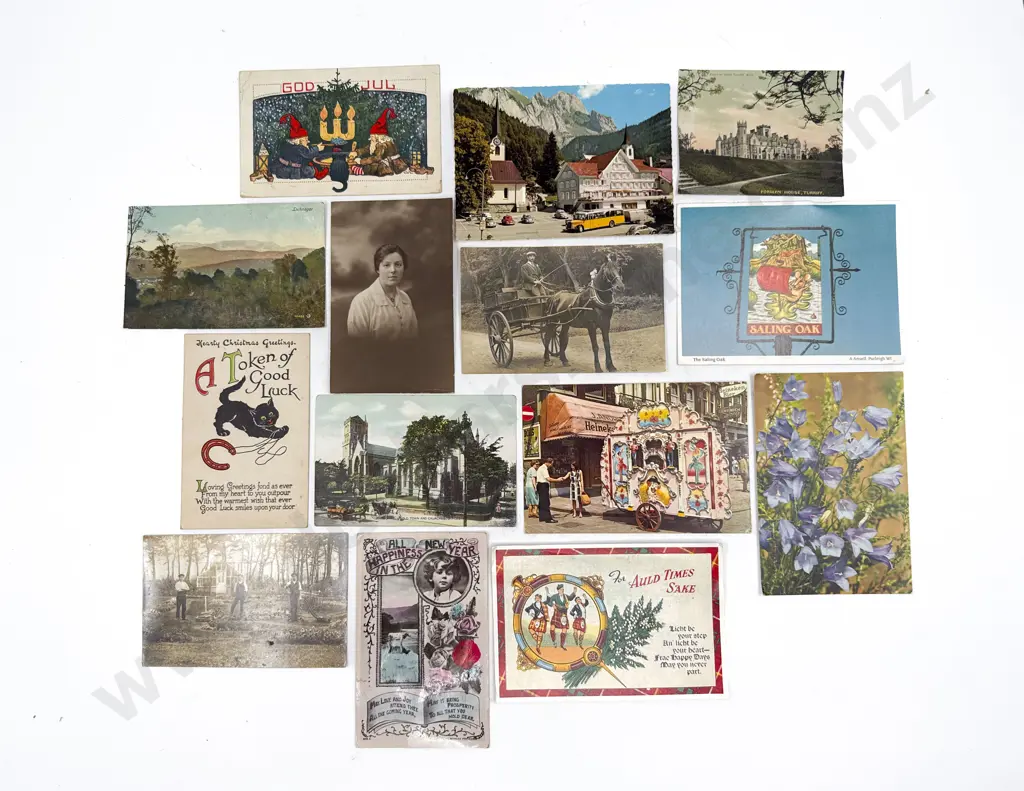 Box Quantity of Assorted Vintage Postcards Image 1++