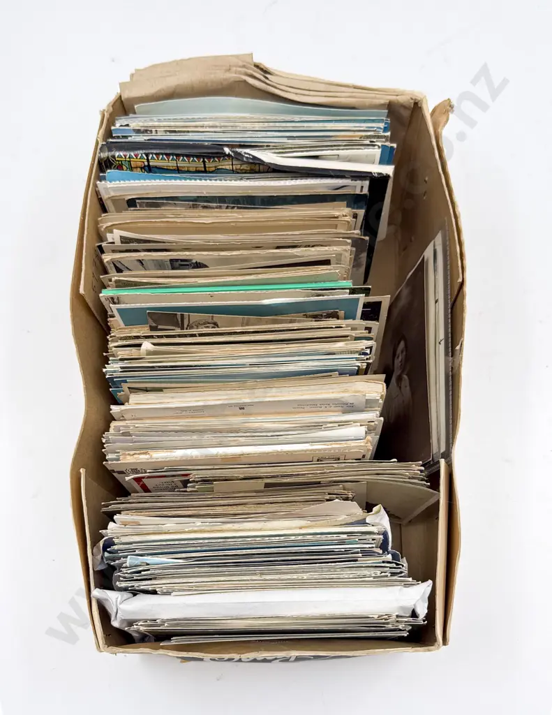 Box Quantity of Assorted Vintage Postcards Image 1++