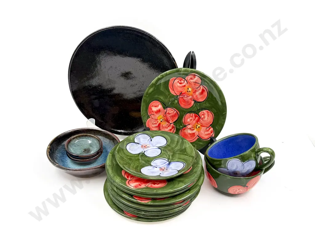 Mixed NZ Pottery incl Christine Harris Image 1++