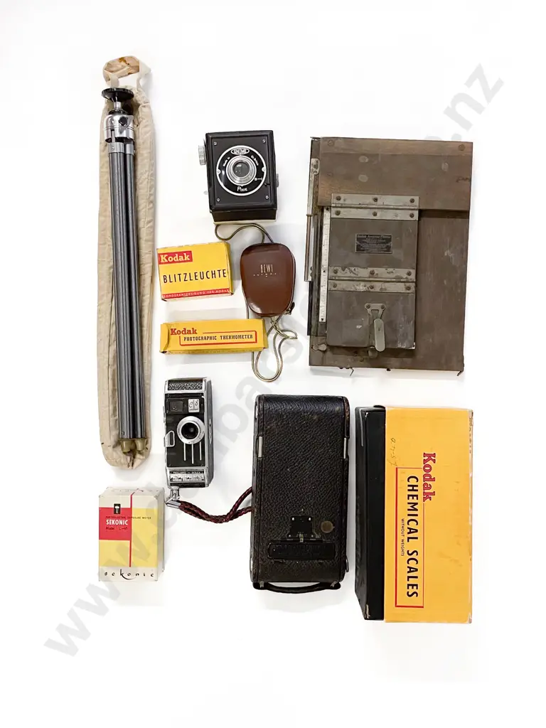 Collection Vintage Cameras & Equipment Image 1++