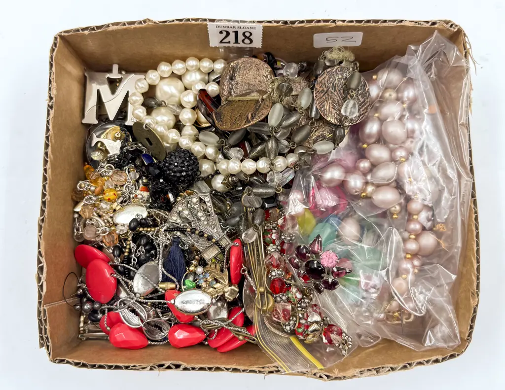Small Quantity Mixed Costume Jewellery & Beads Image 1++