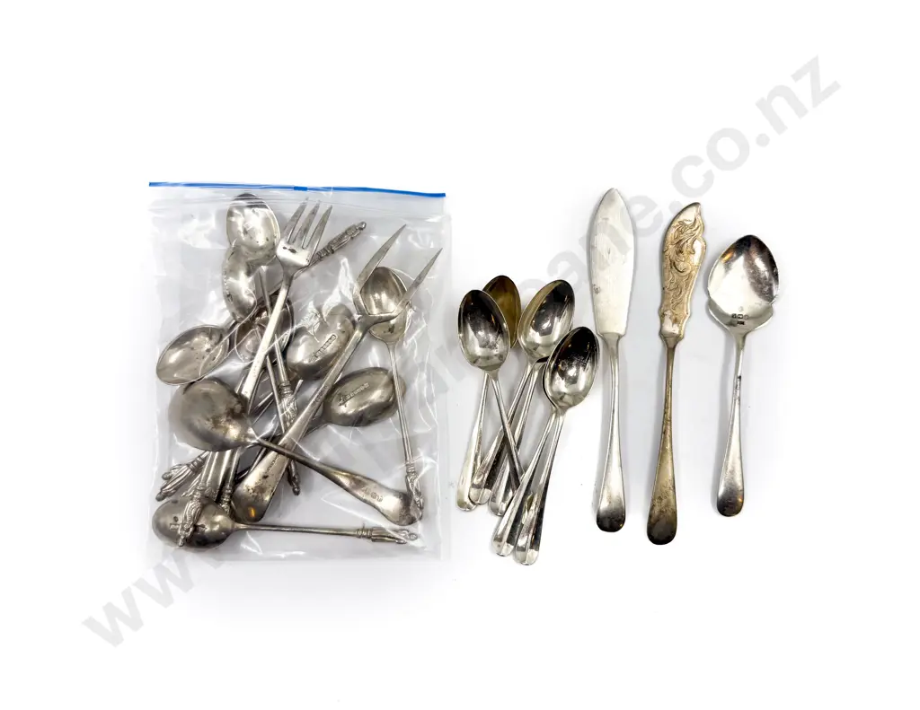 Set Six S/S Coffee Spoons Two Butter Knives and Jam Spoons with S/Plate Apostle Spoons Image 1++