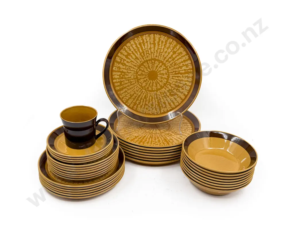 Crown Lynn Forma Part Dinnerset Image 1++
