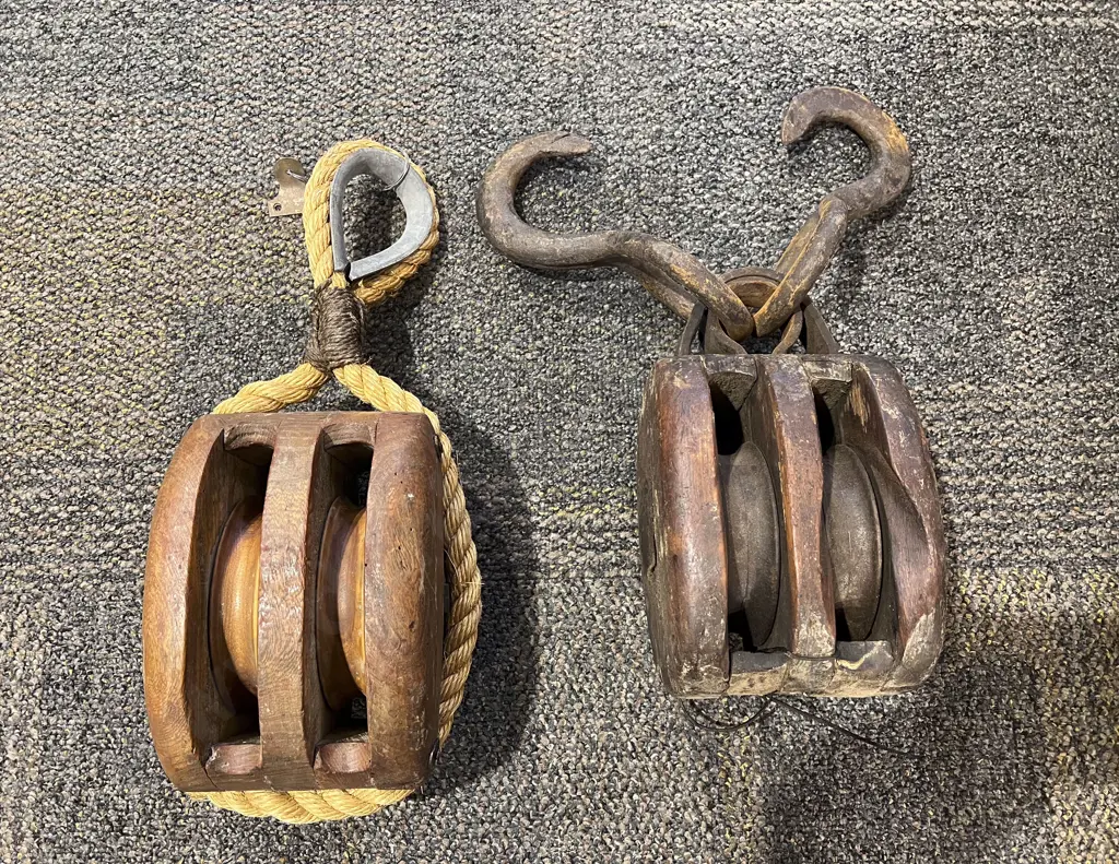 Two Double Rope Pulleys Image 1++