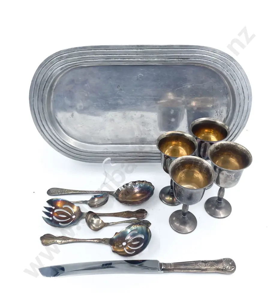 Small Collection S/P on Cast Aluminium Tray Image 1++
