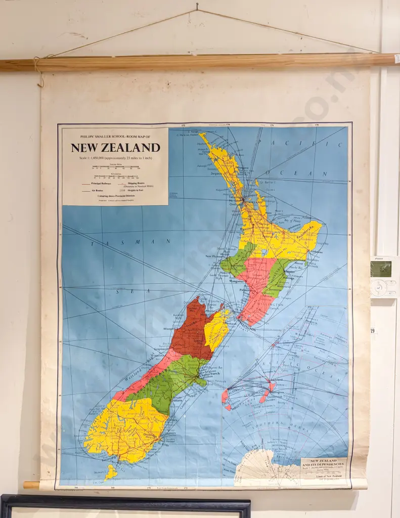 Philips Smaller School Room Map of New Zealand Image 1++