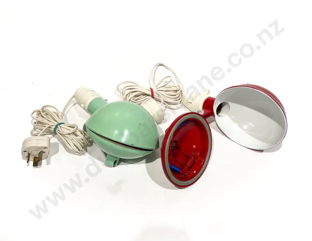 Two Mid C20th Enamelled Diecast Clip On Lights Image 1++