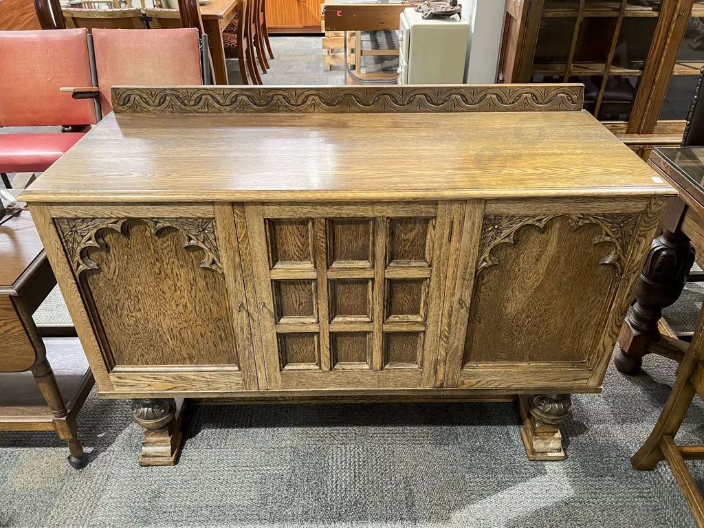 1930's Gothic Design Dining Suite Image 1++