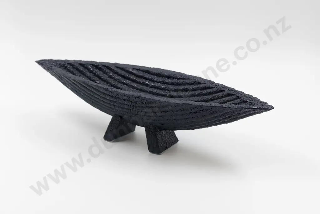 Peter Collis 'Waka' Form Image 1++