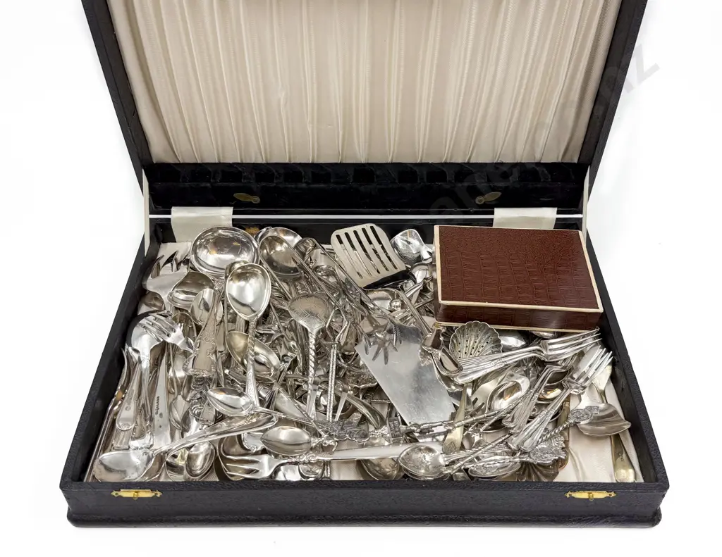 Quantity of Assorted S/P Cutlery etc Image 1++