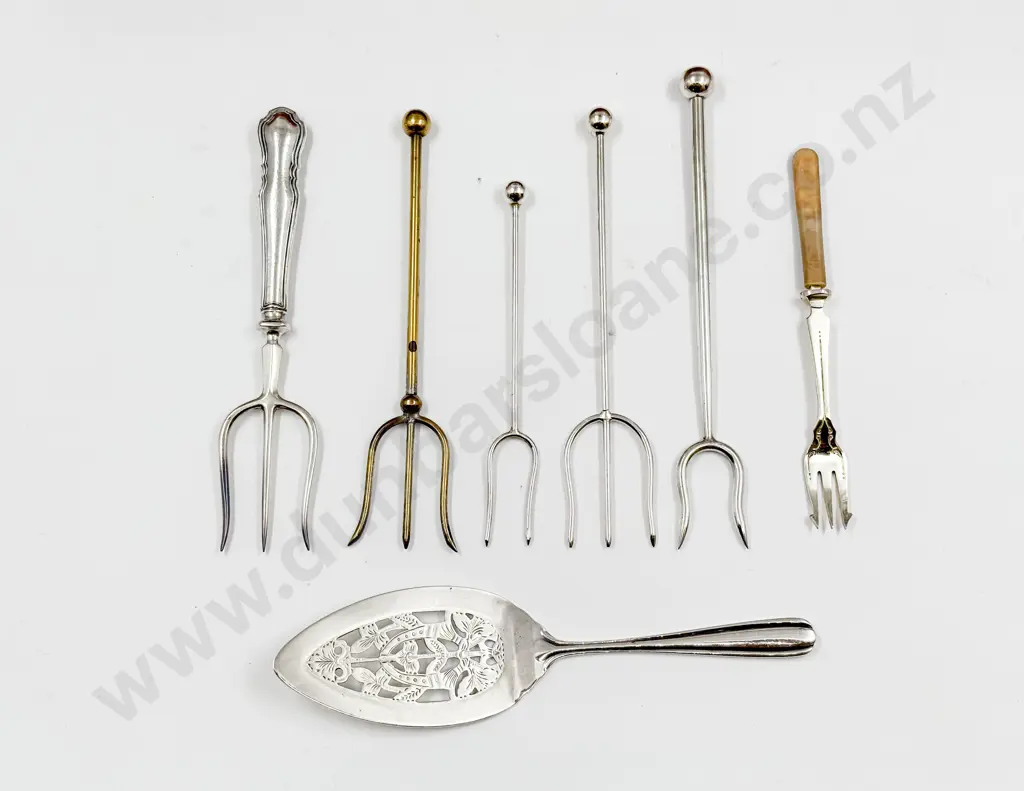 Canteen of Assorted Cutlery etc Image 1++