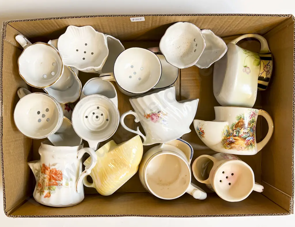 Quantity of Assorted Vintage Shaving Mugs Image 1++