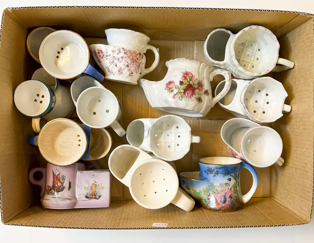 Quantity of Assorted Vintage Shaving Mugs Image 1++