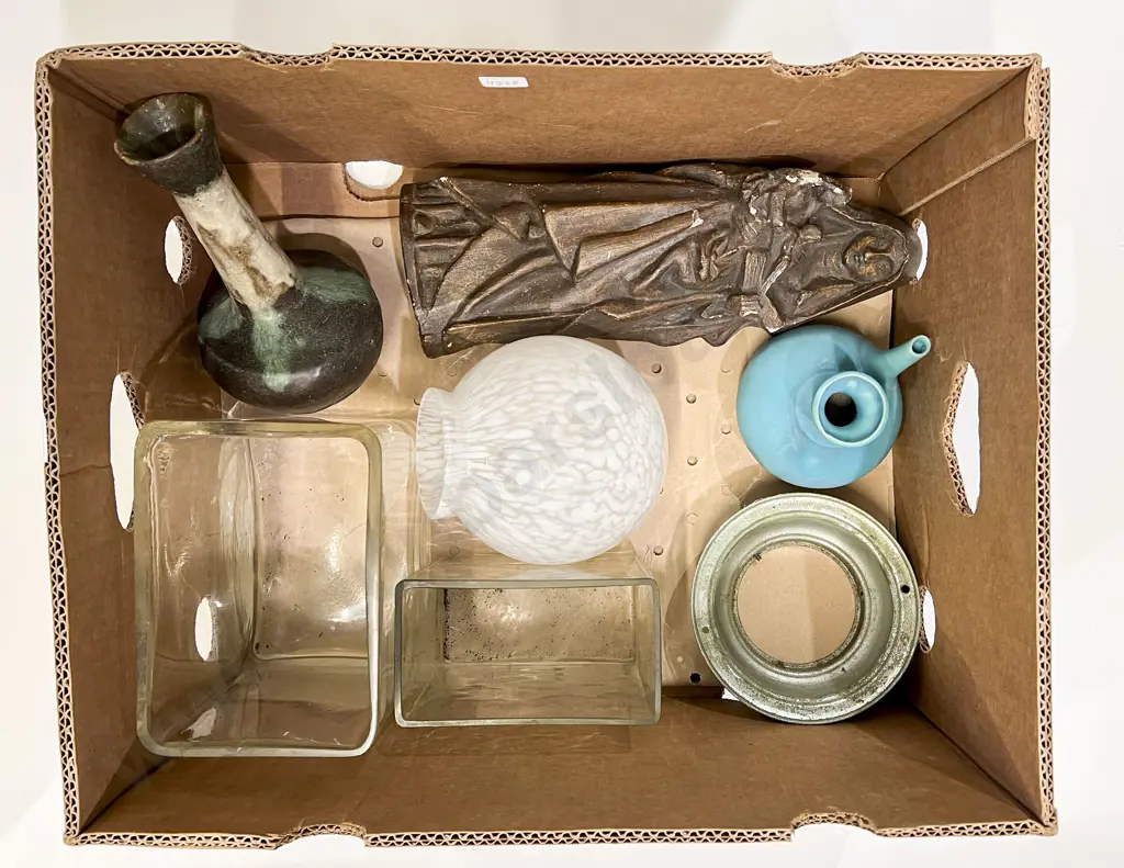 Quantity of Assorted Vases etc Image 1++