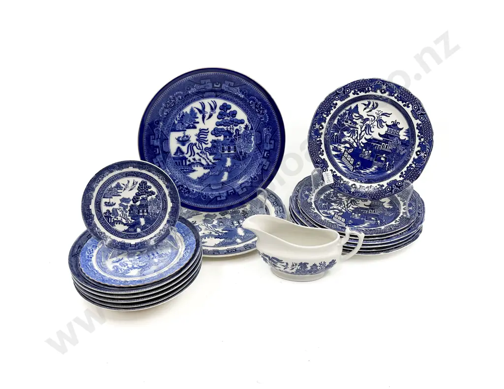 Quantity of Assorted Willow Pattern China Image 1++