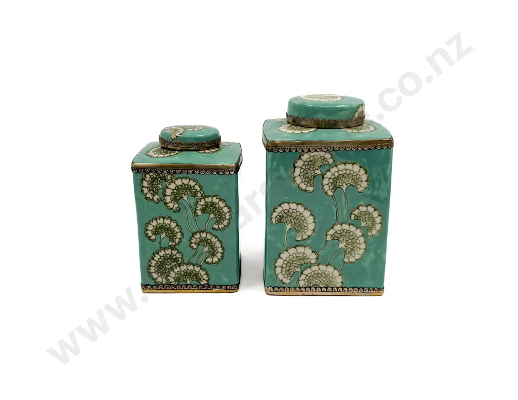 Graduated Pair of Ginger Jars Image 1++