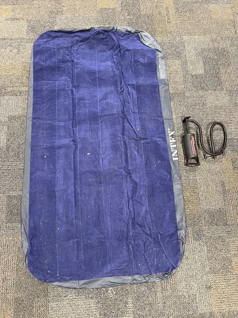 Inflatable Mattress and Pump Image 1++