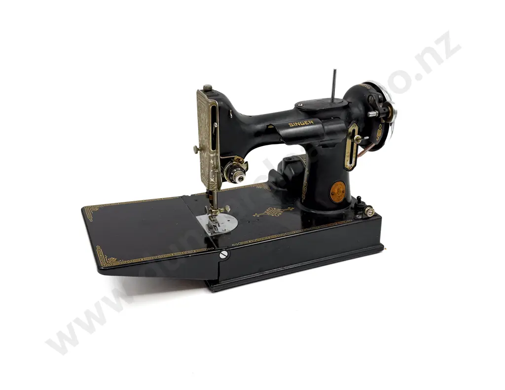 Vintage Singer Model 221 Sewing Machine & Accessories in Original Case Image 1++