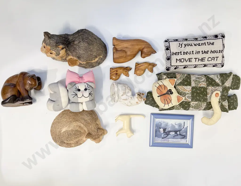 Quantity of Assorted Cat Ornaments etc Image 1++