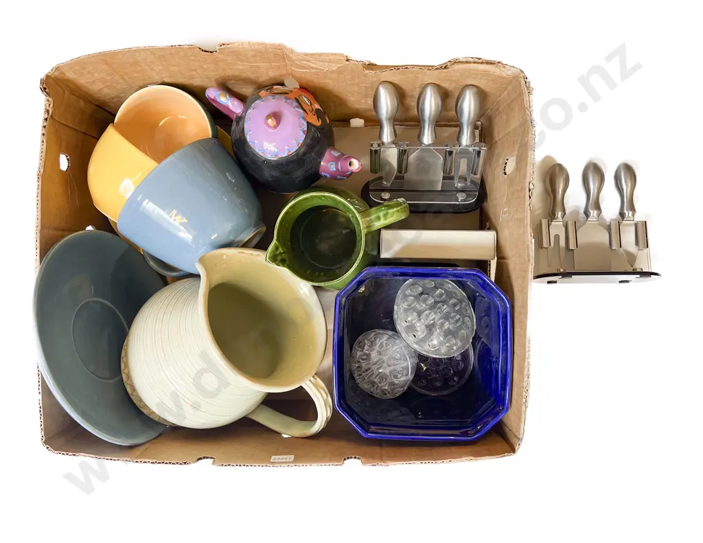 Box Quantity of Assorted Novelty Breakfast Mugs Cheese Slice Set etc Image 1++